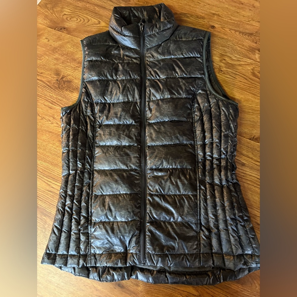 Women's Black/Gray Quilted Vest